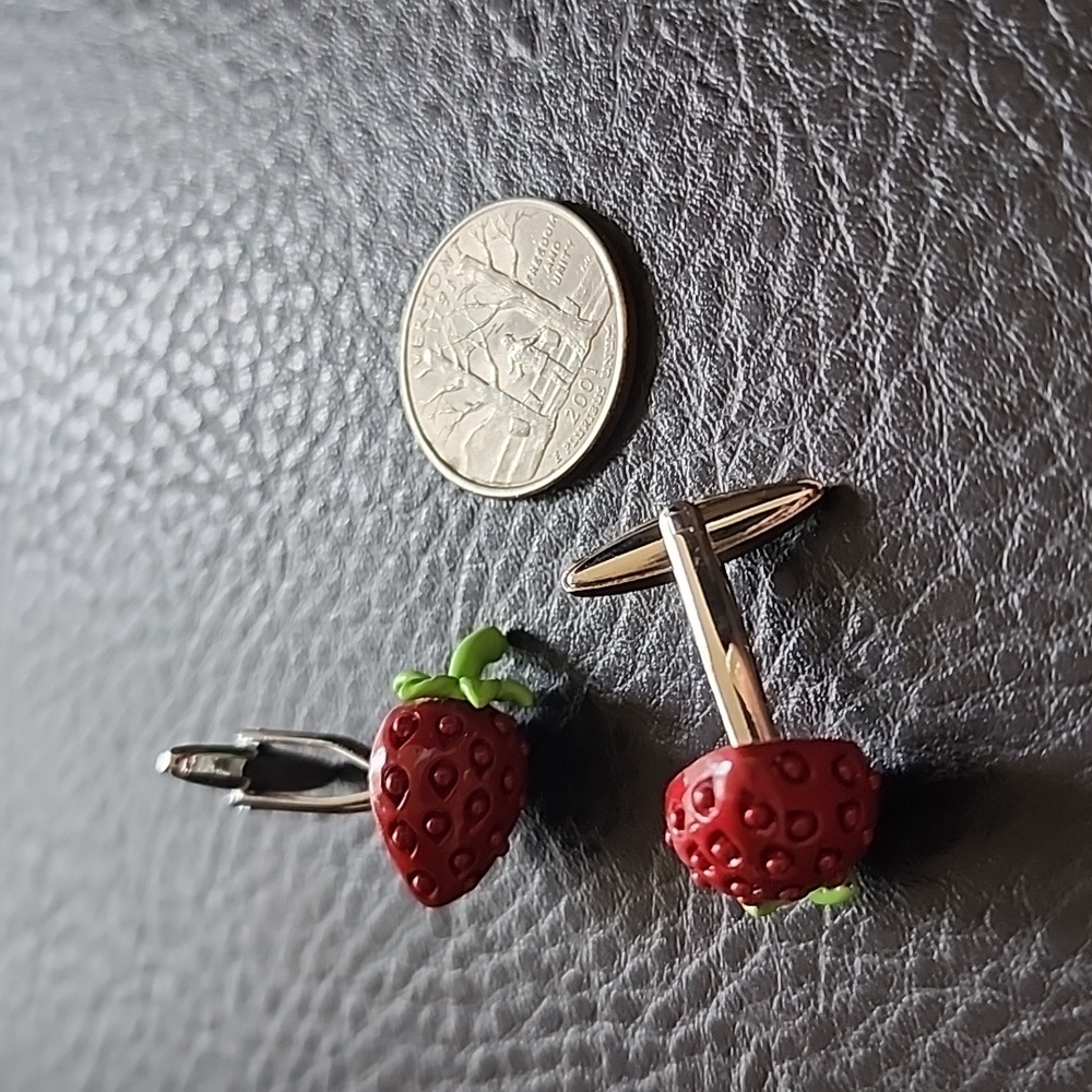VTG Strawberry Shaped Cufflinks - Picture 8 of 8